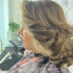سالن زیبای آریانا