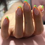 مرکز تخصصی کاشت ناخن شبنم