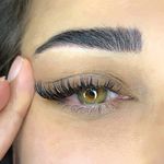 خدمات مژه و اکستنشن مژه آزاده خانزاده