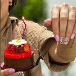 سالن زیبایی و آرایشگاه زنانه صورتی