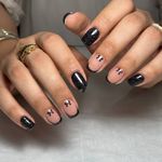 خدمات تخصصی کاشت ناخن ستایش