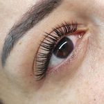 خدمات تخصصی اکستنشن و لیفت مژه مریم
