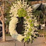 تاج گل تر حیم  و تبریک و سبد گل