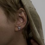 مرکز پیرسینگ صورت و بدن پریسا