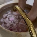 اکستنشن مژه و ناخن و سالن زیبایی ماه ناز