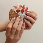 خدمات تخصصی ناخن و مژه در دیباجی