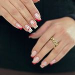 آموزش کاشت و خدمات ناخن نازنین ملکی