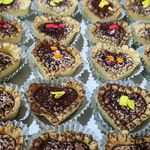 کیک وشیرینی وشکلات خانگی نفیس