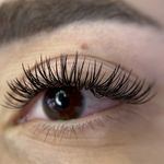 خدمات تخصصی و آموزش مژه سولماز