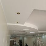 نقاش نقاشی ساختمان.  خدمات با