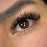 خدمات تخصصی ناخن و مژه آلما