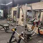 باشگاه بدنسازی و رزمی پیشتازان اذرخش