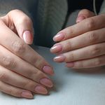 خدمات کاشت ناخن مبینا