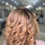 آرایشگاه زنانه و آکادمی تخصصی منیر راد