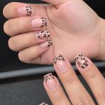 خدمات تخصصی کاشت ناخن هدیه