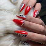 آموزش وخدمات کاشت ناخن راضیه