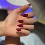 سالن کاشت ناخن و آموزش خدمات ناخن مینا