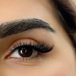 خدمات کاشت مژه و اکستنشن ناریلا