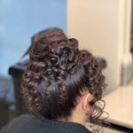 آموزشگاه و سالن‌زیبایی‌ چشم‌انداز‌بهار