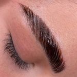 خدمات تخصصی اکستنشن مژه  هلن