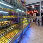 کیک و شیرینی مرکزی