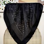 گالری شال و روسری عطرا