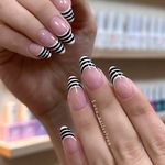 مرکز تخصصی کاشت ناخن و مژه لونا