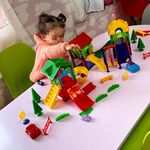 روانشناس کودک بنفشه جوان بازی درمانگر