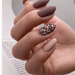 سالن تخصصی کاشت ناخن بانوان