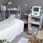 کلینیک خدماتی و آموزشی فیشیال اسکین ال