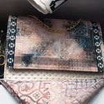 گالری شال و روسری توکلی