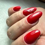 خدمات و آموزش کاشت ناخن بیتا باقری