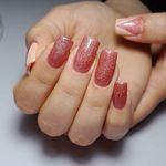 خدمات و آموزش کاشت ناخن