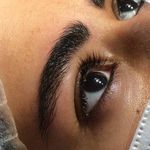 سالن تخصصی میکروبلیدینگ و میکروپیگمنتیشن ابرو مهسا درخشی