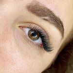 کاشت ناخن و مژه نرگس