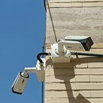 دوربین مداربسته و درب اتوماتیک فرادید