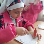 دبستان دخترانه کاغذ رنگی