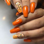 آموزش وخدمات کاشت ناخن راضیه