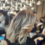 مرکز خدمات تخصصی رنگ و کراتین نسا