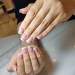 خدمات کاشت ناخن و ترمیم و ژلیش مانیکور،