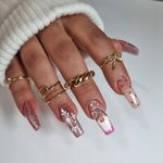 خدمات فوق تخصصی ناخن و مژه دانژه