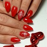 خدمات کاشت ناخن sisimee