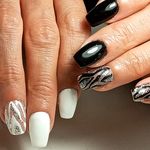 خدمات کاشت ناخن sisimee