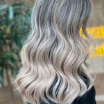 زیبایی وآرایشی رنگ و لایت