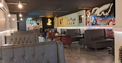 کافه قلیون علی بی