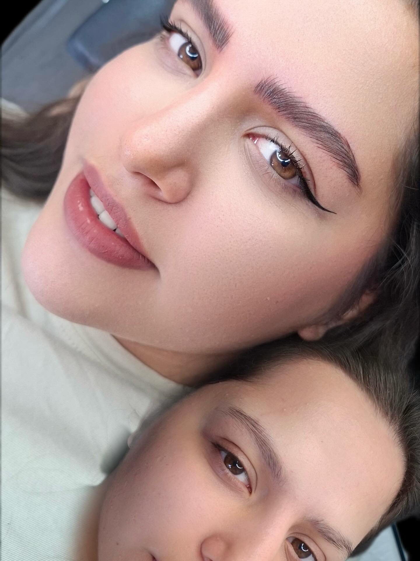 خدمات و آموزش میکروبلیدینگ حدیثه خیری