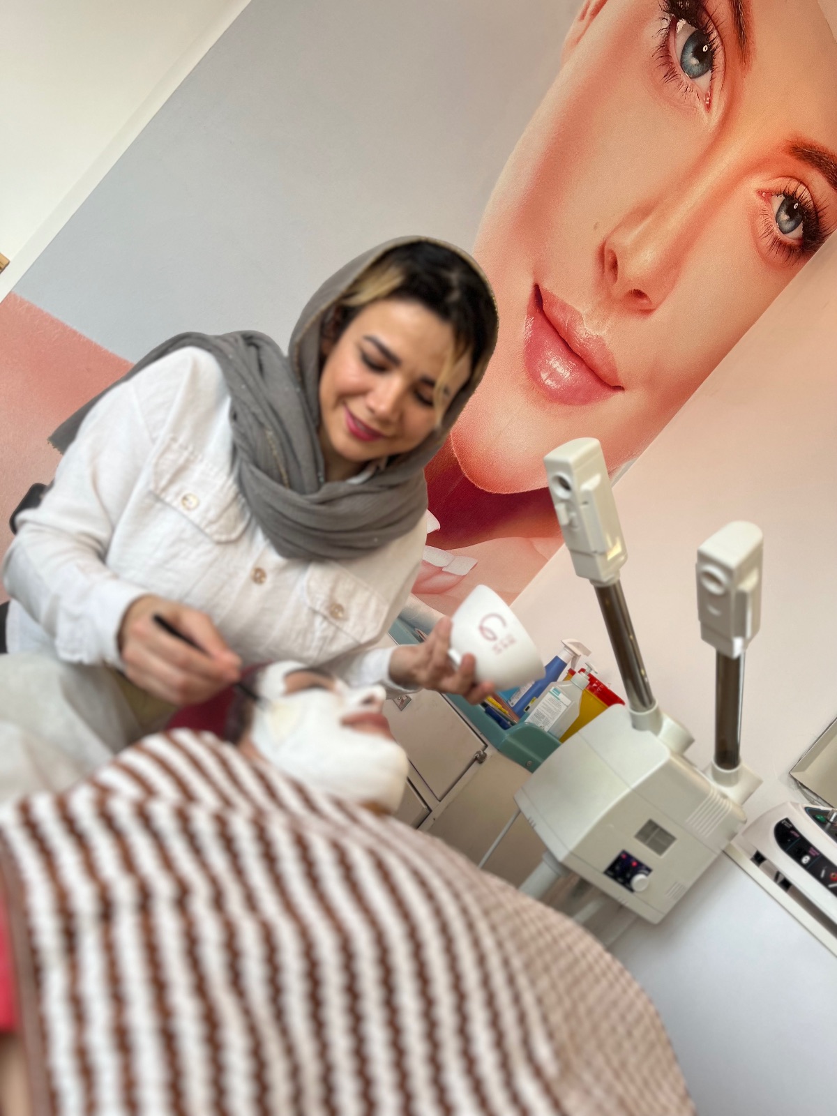 پاکسازی پوست محمودآباد - ریحانه