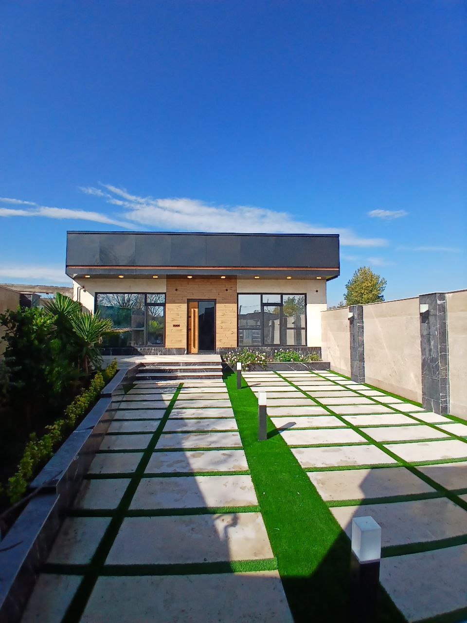 املاک‌ دوستار