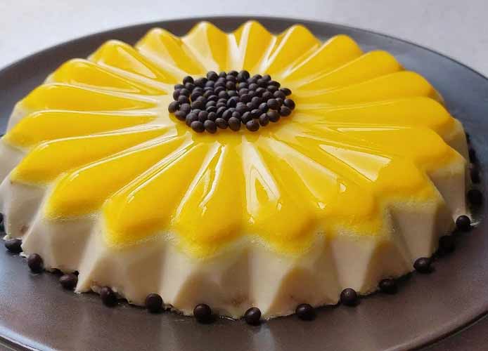 ژله و دسر و حلوا و کیک های کافی شاپی