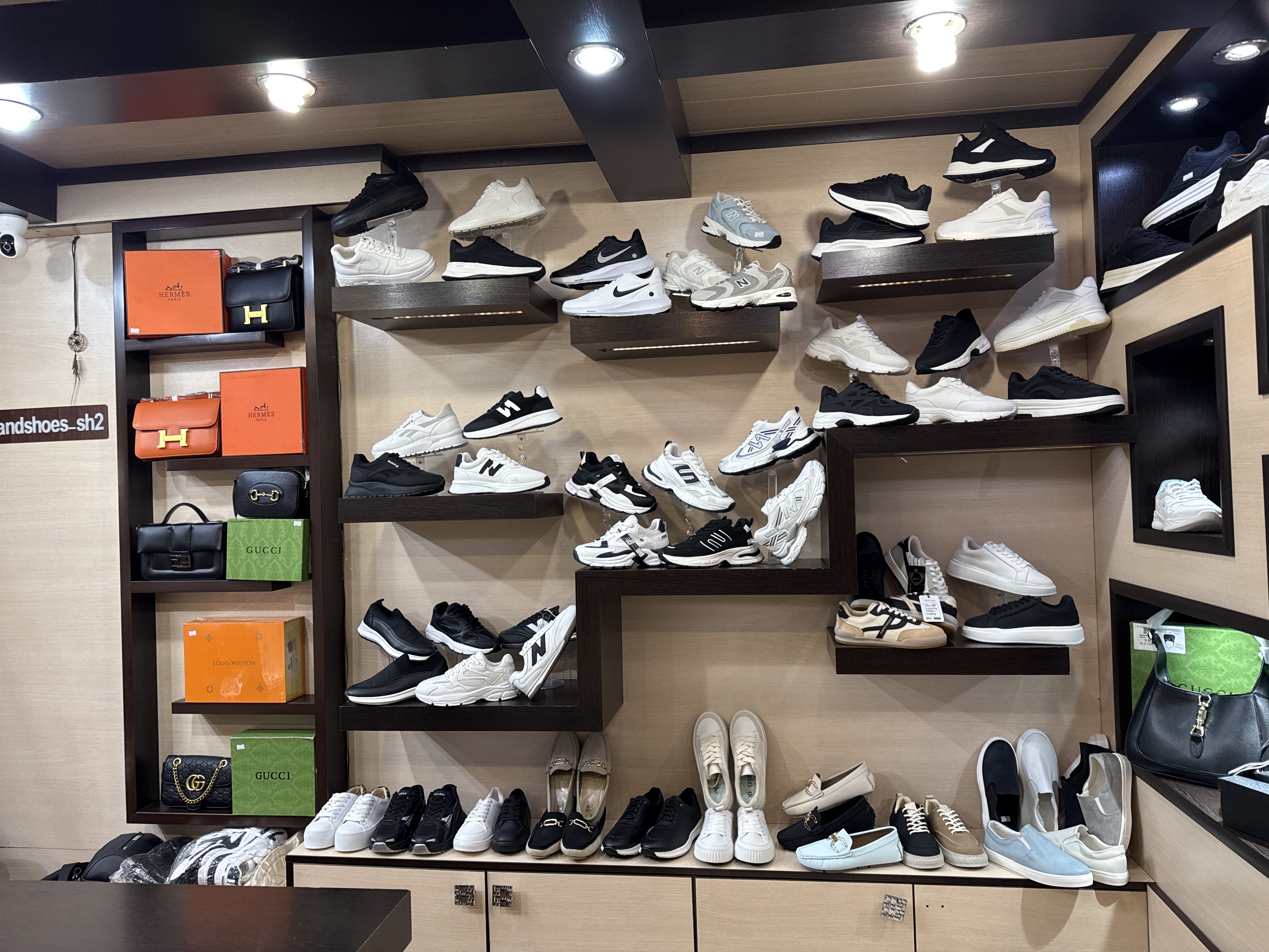 کیف و‌کفش زنانه برند